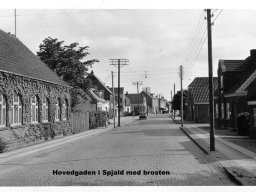 Hovedgaden i Spjald med brosten